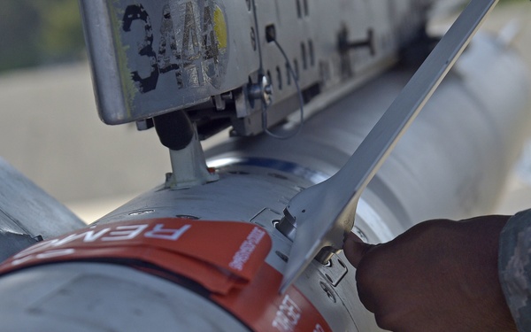 Tightening a missile fin