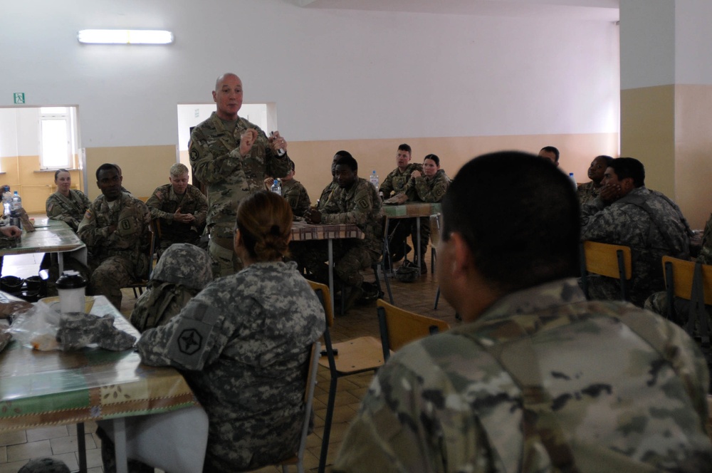 USAR Soldiers visited by 21st TSC MG