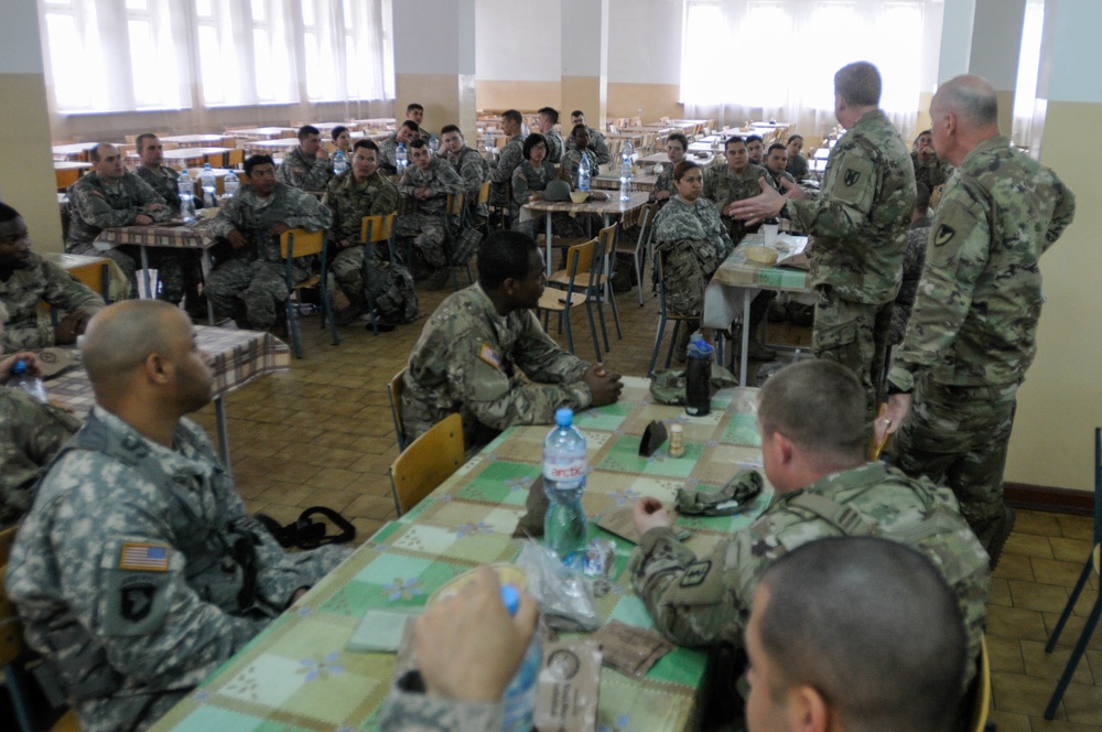 USAR Soldiers visited by 21st TSC MG