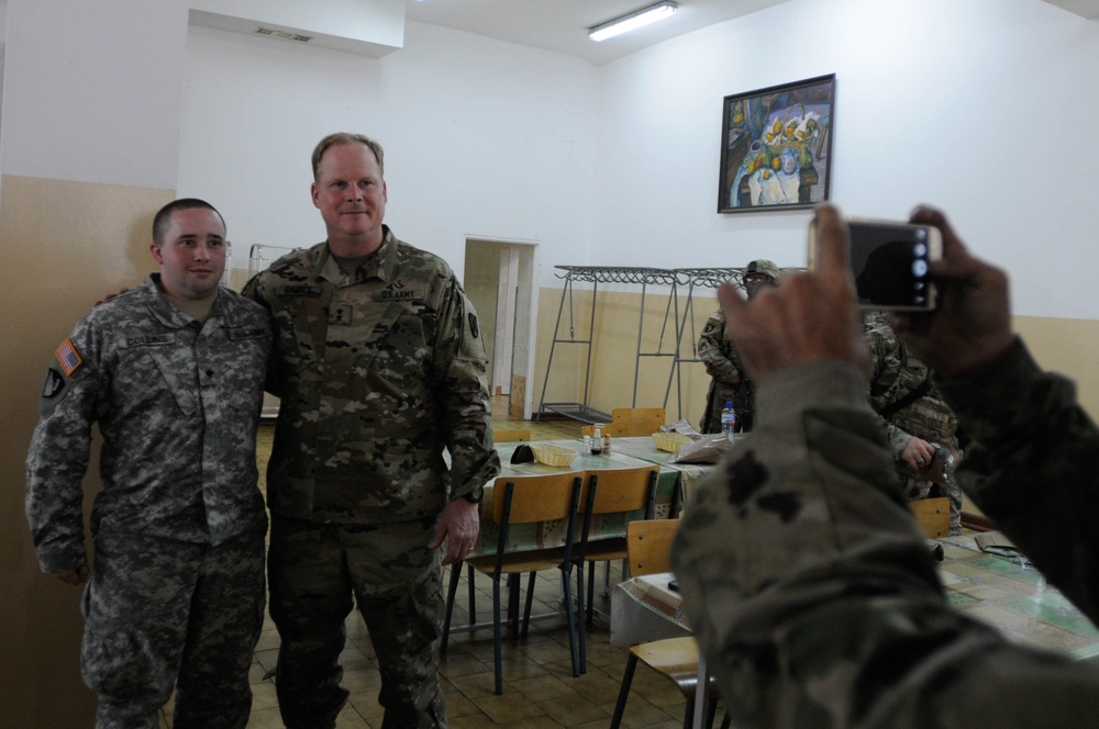 USAR Soldiers visited by 21st TSC MG