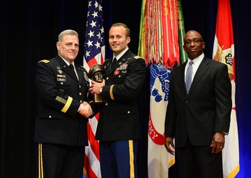 EOD Officer Wins MacArthur Leadership Award, Makes History