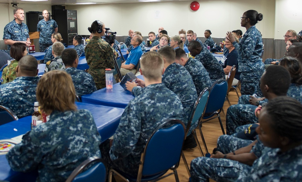 USNS Mercy (T-AH 19)