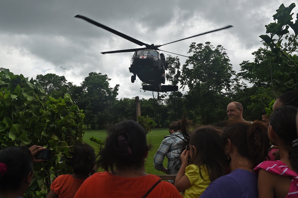 Generals Klemmer and Wong visit Task Force Red Wolf members