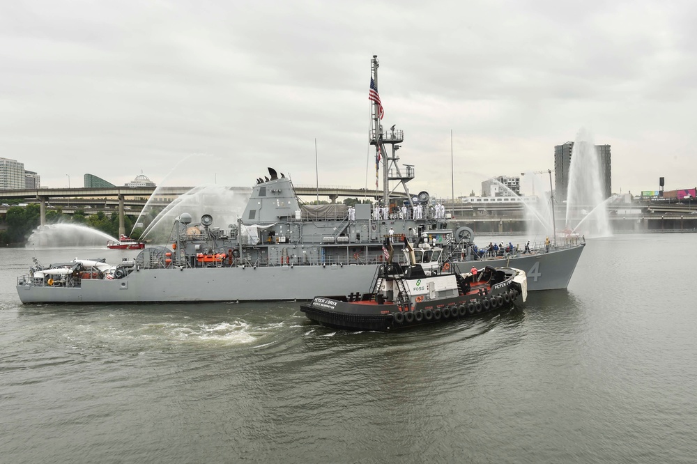 DVIDS Images U.S. Navy ships arrive for Rose Fest Fleet Week [Image