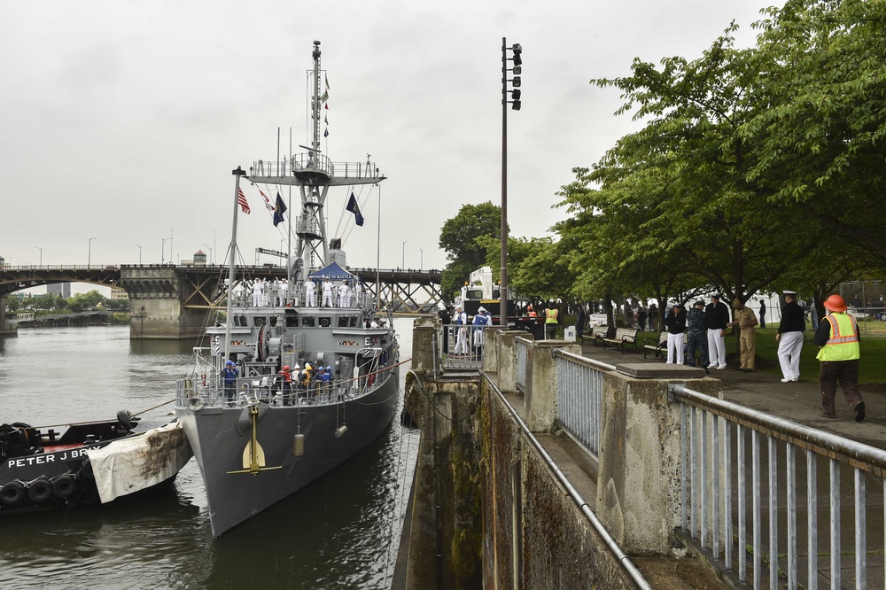 U.S. Navy ships arrive for Rose Fest Fleet Week