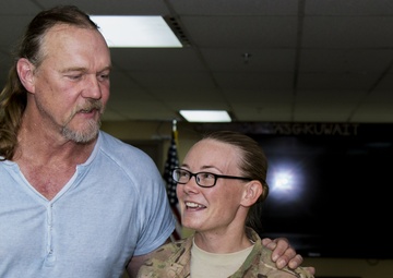 Trace Adkins Performs for Deployed Servicemembers