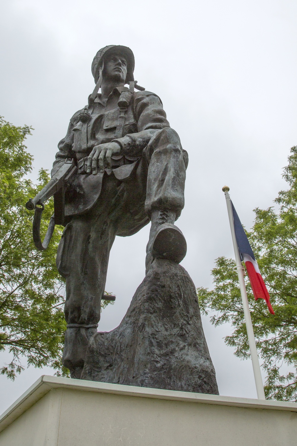 U.S. Army and German paratroopers visit Iron Mike Memorial together