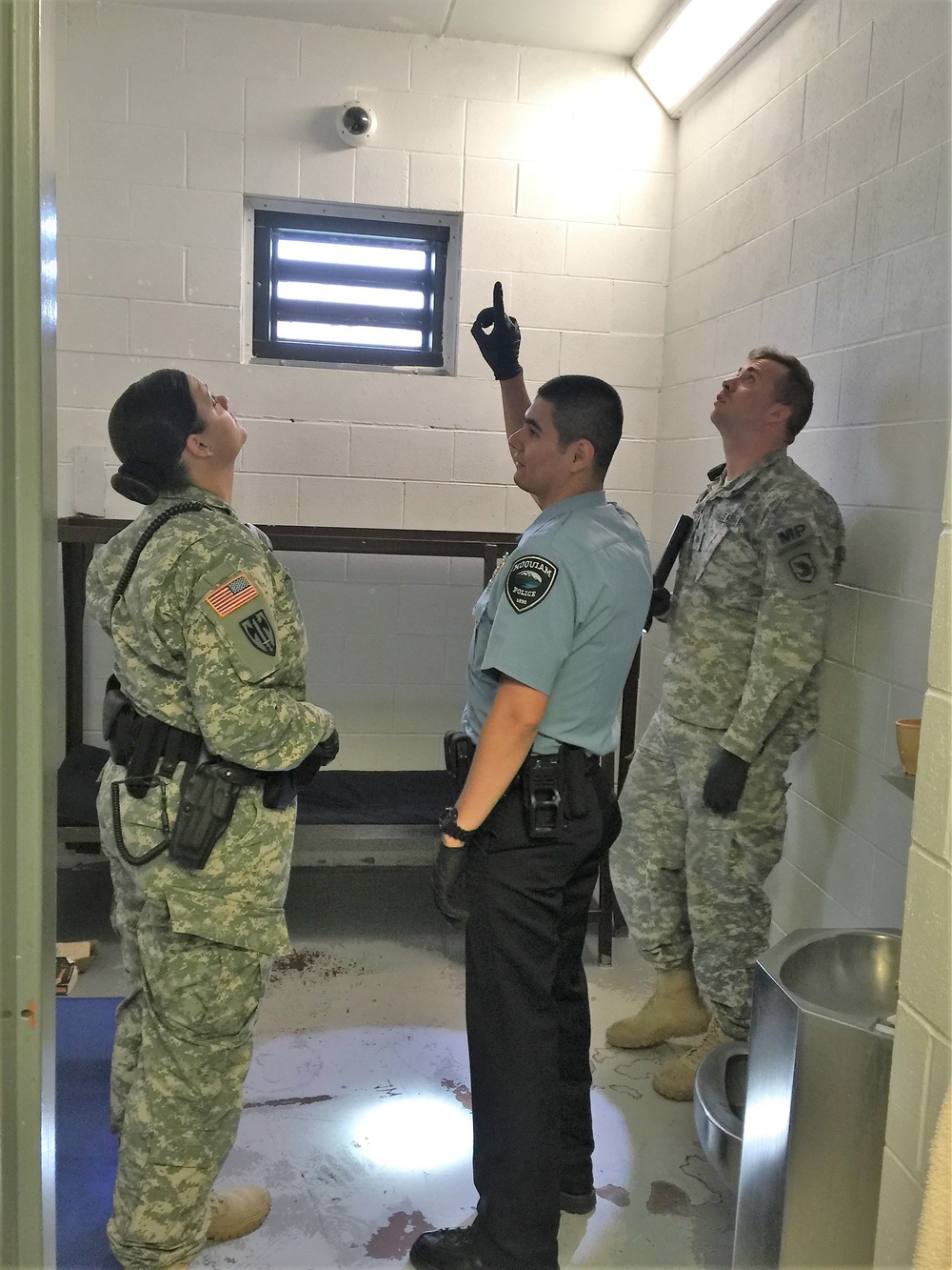 Army National Guard MPs rehearse tsunami jail evacuation with Hoquiam Police Department