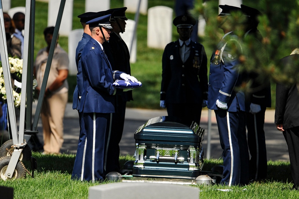Air Force honors Tuskegee Airman at Arlington National Cemetery