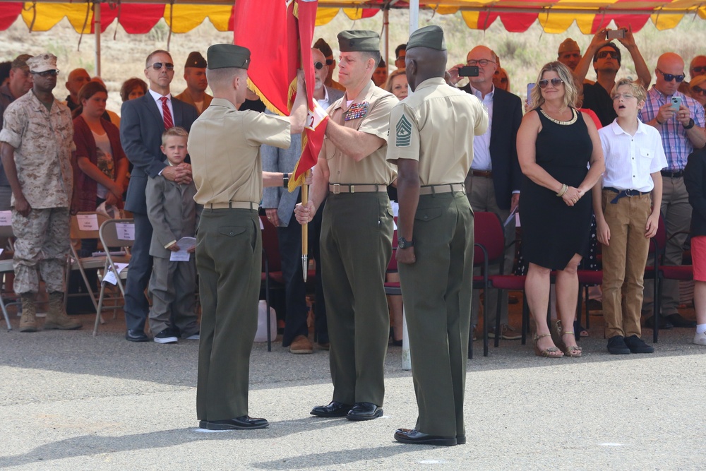 Gideons assumes command of 1st Marine Regiment