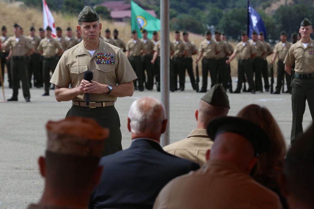 Gideons assumes command of 1st Marine Regiment