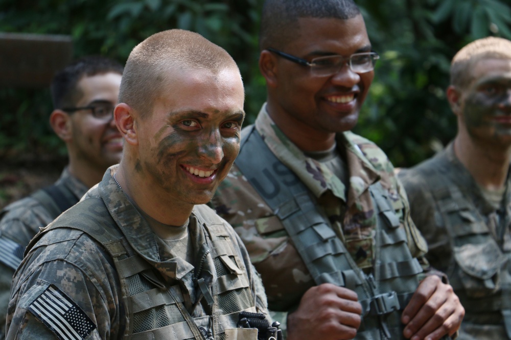 3-7 Inf attend French Jungle Warfare School