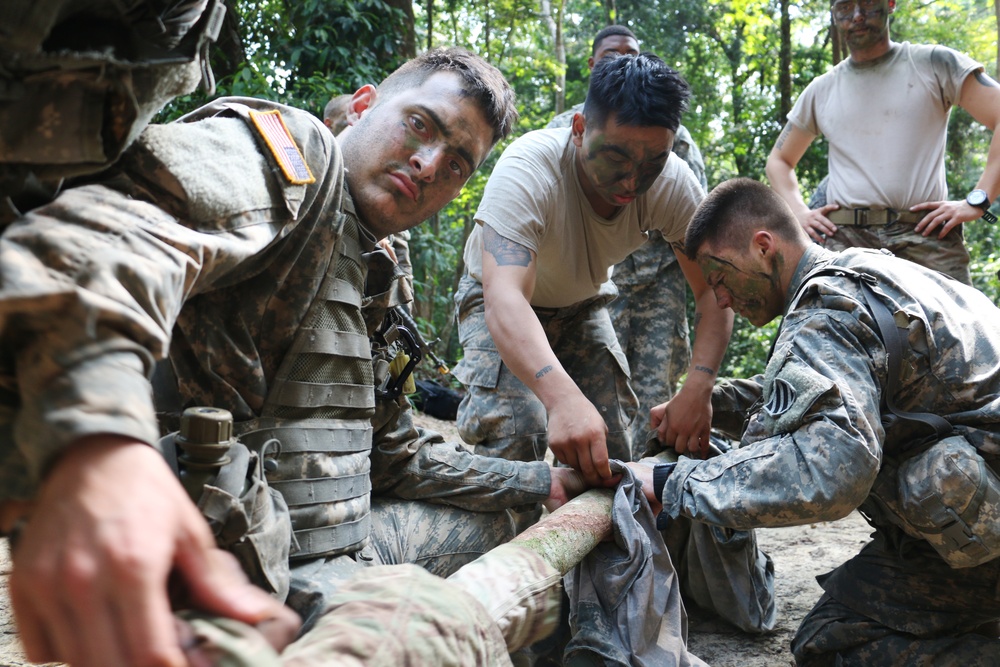 3-7 Inf attend French Jungle Warfare School