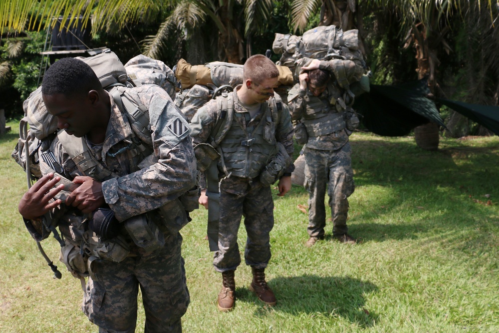 3-7 Inf attend French Jungle Warfare School