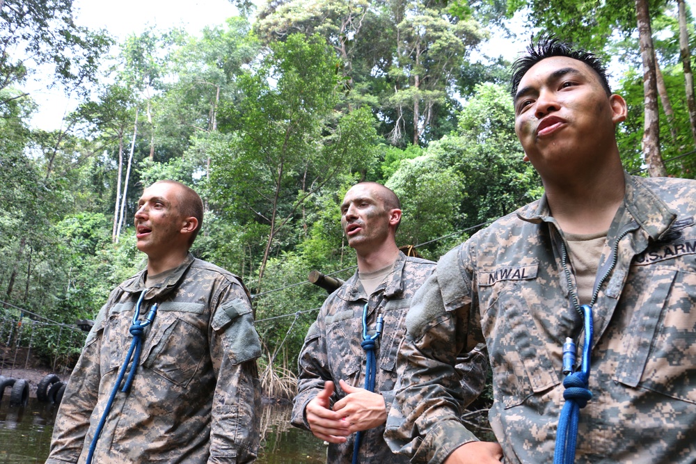 3-7 Inf attend French Jungle Warfare School