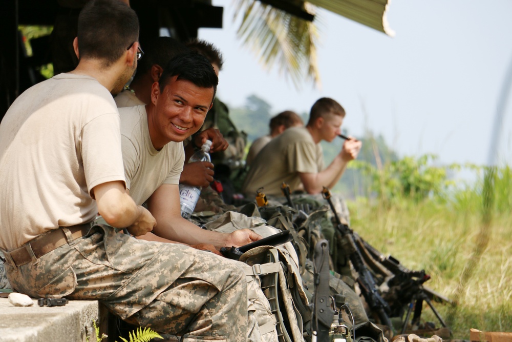 3-7 Inf attend French Jungle Warfare School