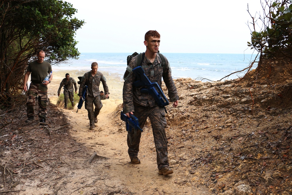 3-7 Inf attend French Jungle Warfare School