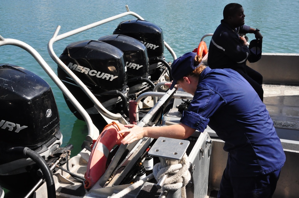 Coast Guard conducts casualty control drills at Tradewinds 2016