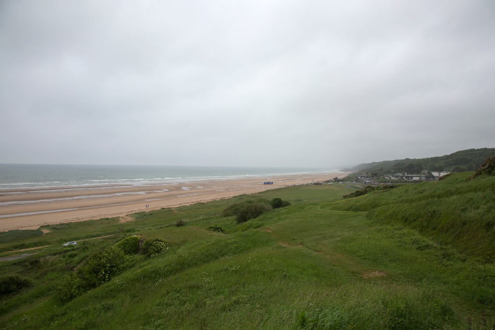 U.S. Army and German paratroopers visit Omaha Beach together