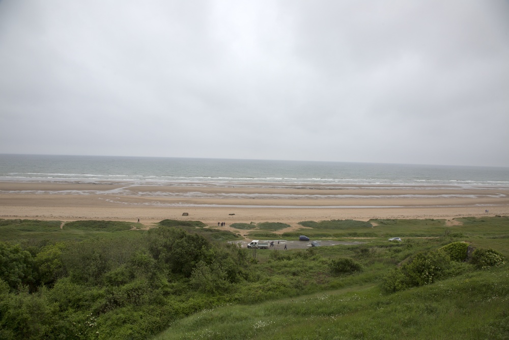 DVIDS - Images - U.S. Army and German paratroopers visit Omaha Beach ...