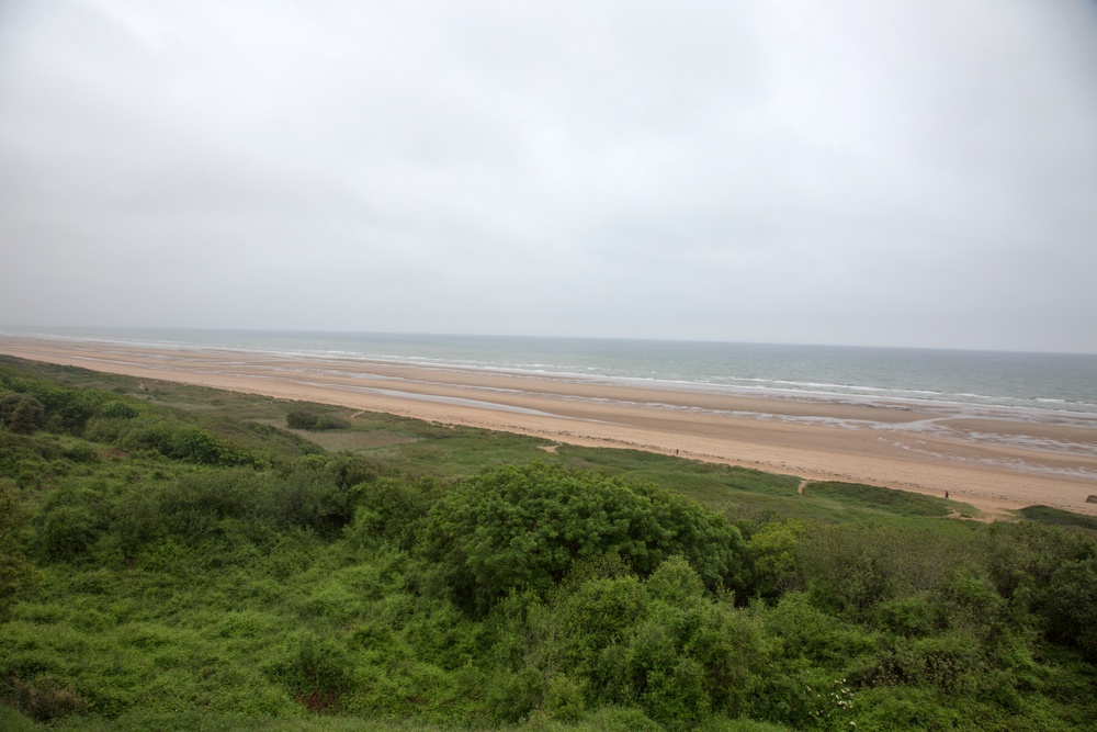 U.S. Army and German paratroopers visit Omaha Beach together