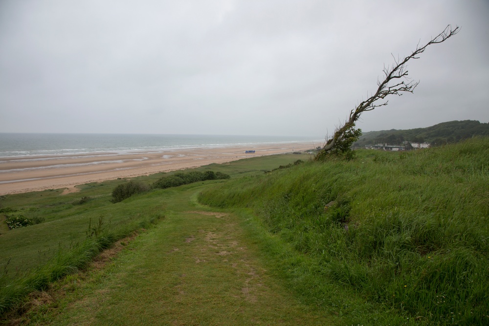 U.S. Army and German paratroopers visit Omaha Beach together