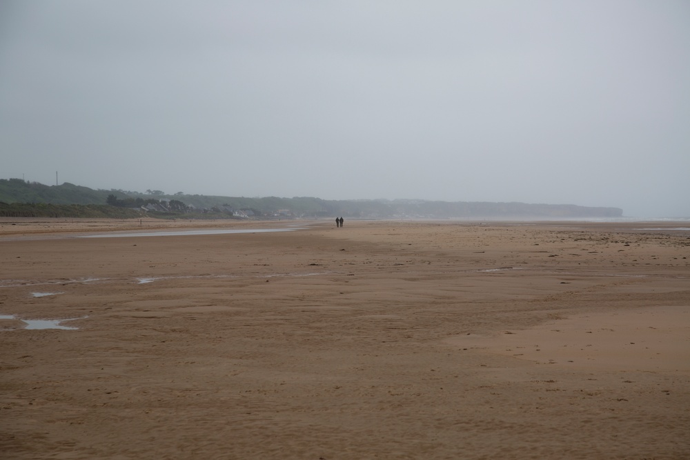 U.S. Army and German paratroopers visit Omaha Beach together