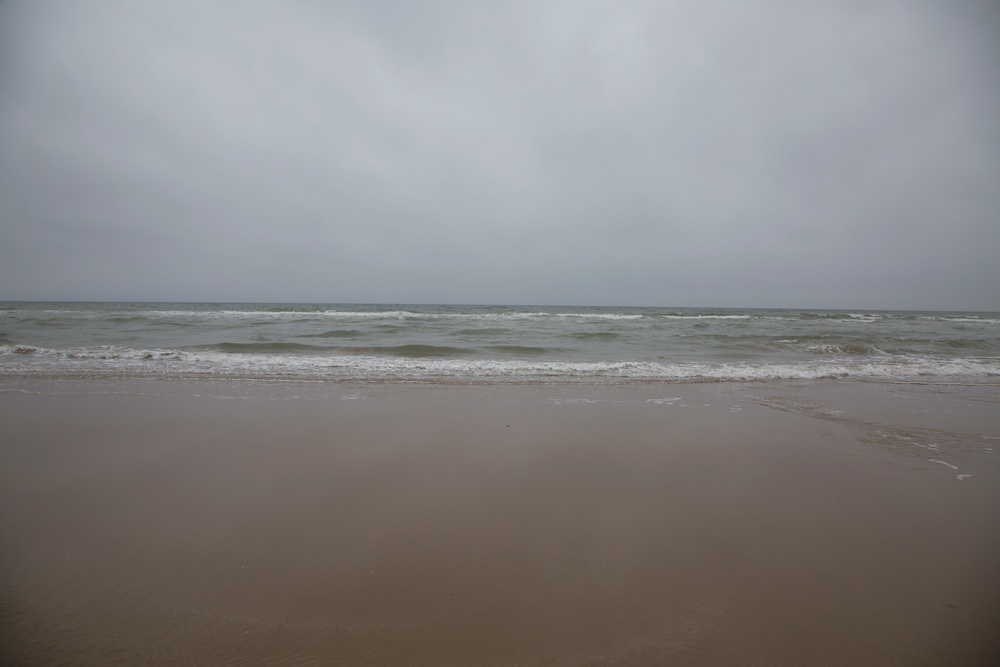 U.S. Army and German paratroopers visit Omaha Beach together