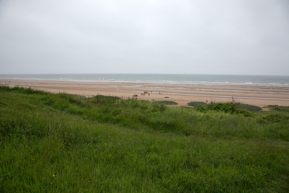 U.S. Army and German paratroopers visit Omaha Beach together