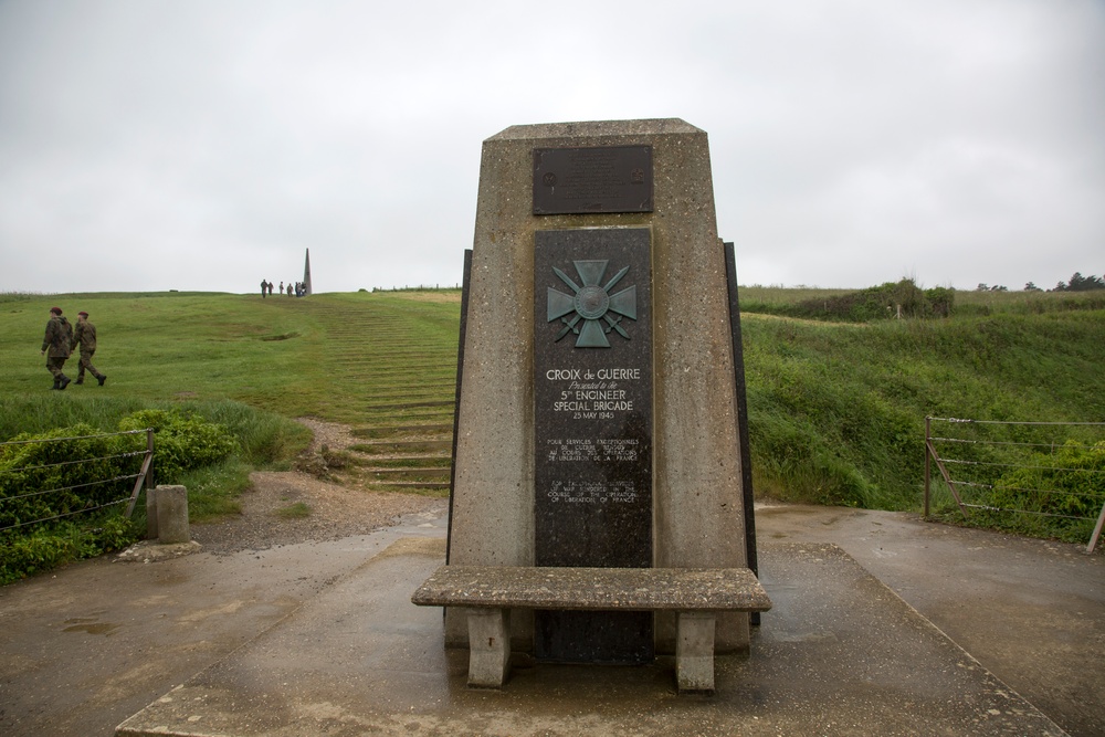 U.S. Army and German paratroopers visit Omaha Beach together