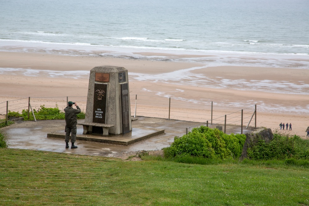 U.S. Army and German paratroopers visit Omaha Beach together