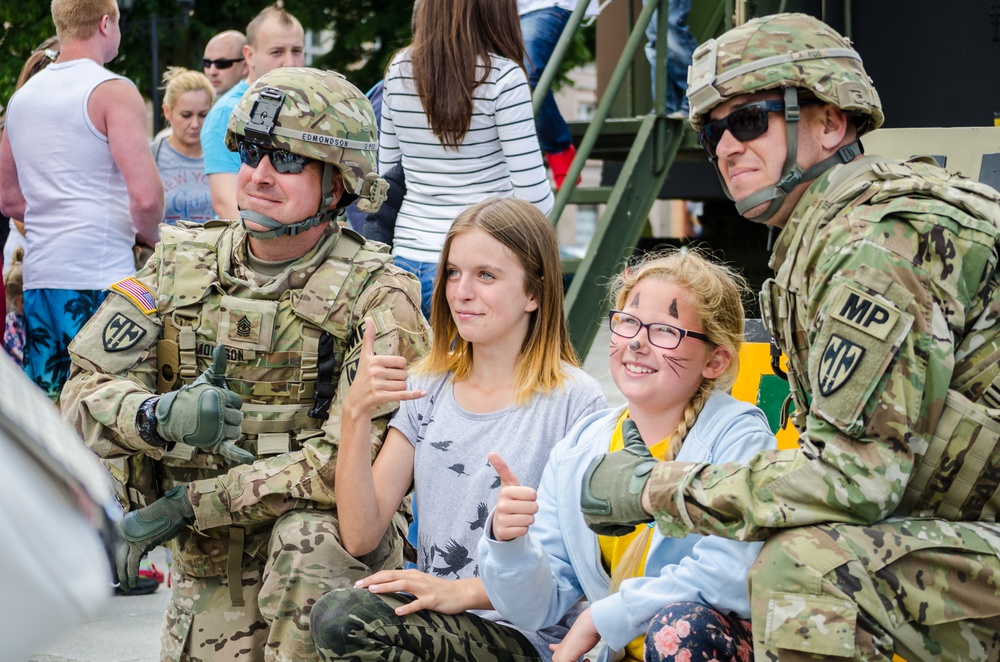 Exercise Anakonda 2016: Admirable Friendships Between Soldiers and Citizens