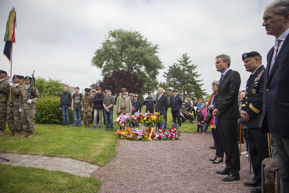 German Soldiers participate in a joint ceremony with U.S. Soldiers