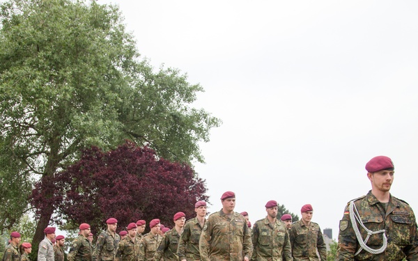German Soldiers participate in a joint ceremony with U.S. Soldiers