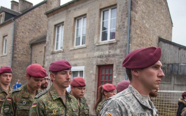 German Soldiers participate in a joint ceremony with U.S. Soldiers