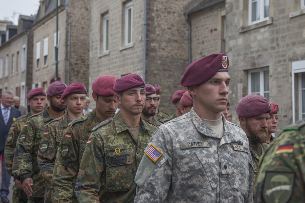 German Soldiers participate in a joint ceremony with U.S. Soldiers