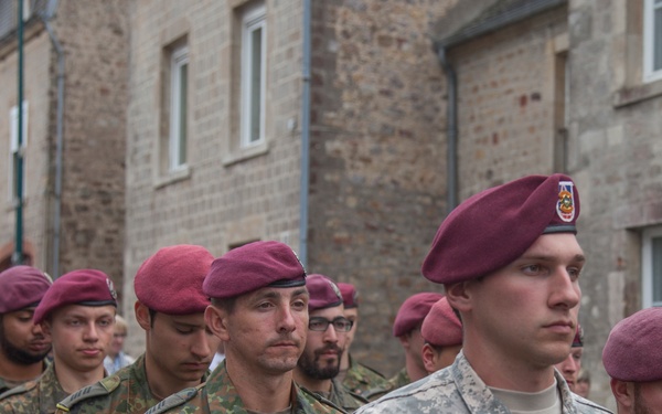 German Soldiers participate in a joint ceremony with U.S. Soldiers