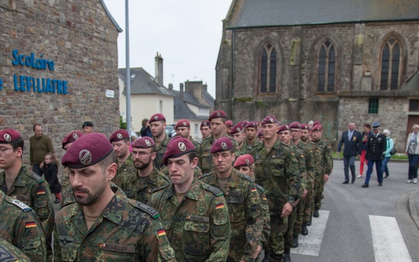 German Soldiers participate in a joint ceremony with U.S. Soldiers
