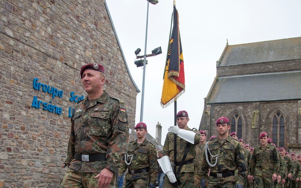 German Soldiers participate in a joint ceremony with U.S. Soldiers