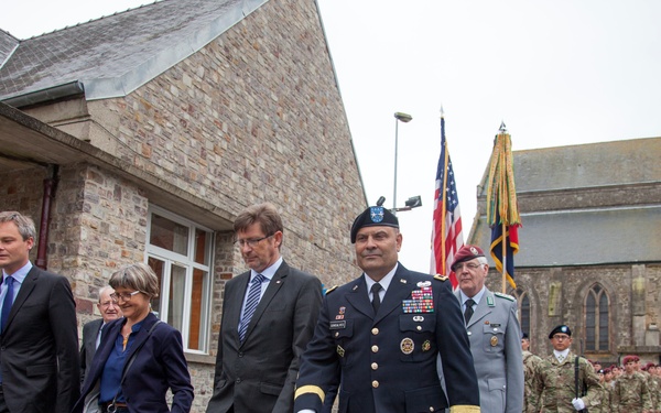 German Soldiers participate in a joint ceremony with U.S. Soldiers