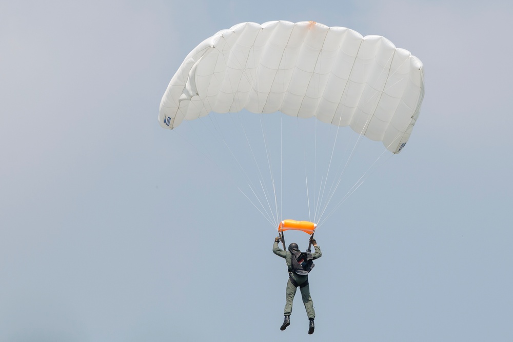 Dutch jumpmasters conduct a freefall from a Skyvan