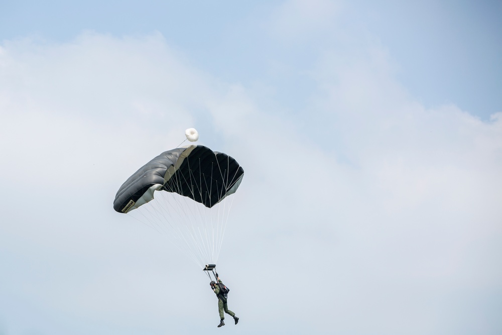 Dutch jumpmasters conduct a freefall from a Skyvan