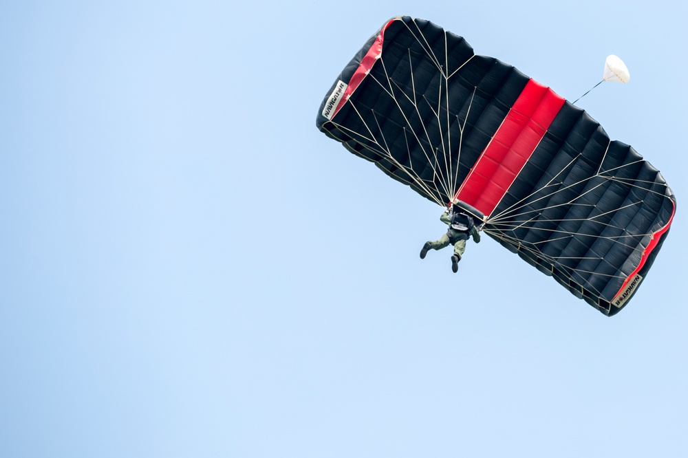 Dutch jumpmasters conduct a freefall from a Skyvan