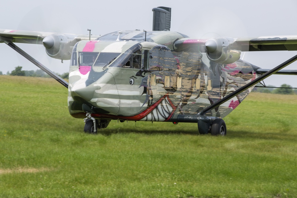 Dutch jumpmasters conduct a freefall from a Skyvan