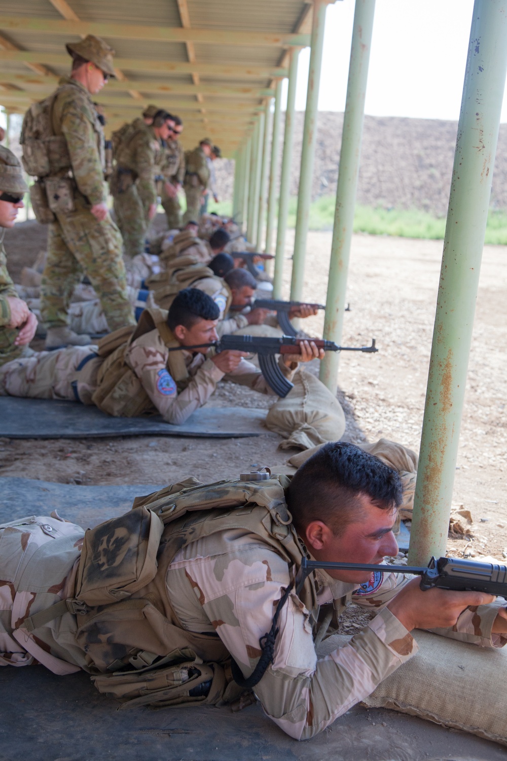 Iraqi Army receives AK-47 training