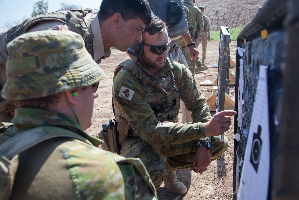 Iraqi Army receives AK-47 training