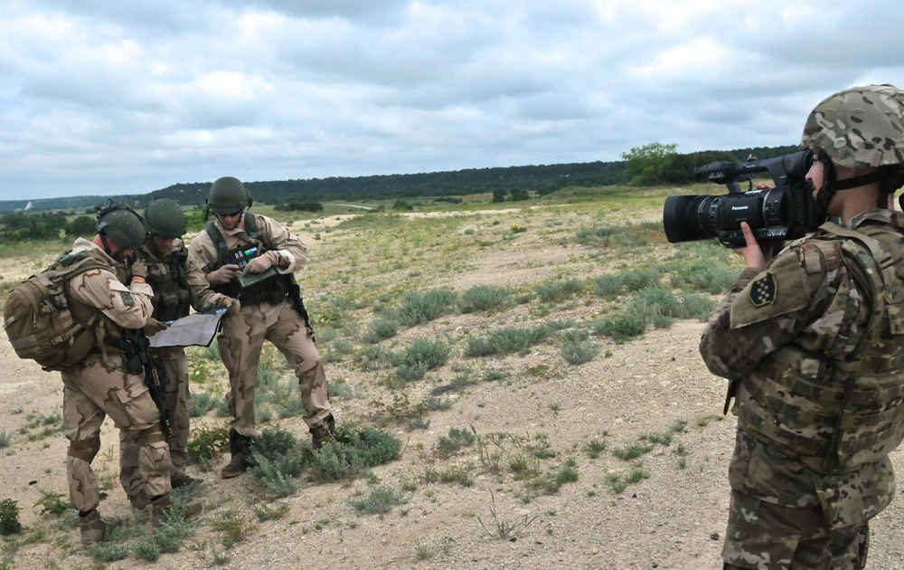 Integrating Embeds 	 302nd Royal Netherlands Aviation Squadron Trains For Media Embeds During Exercise