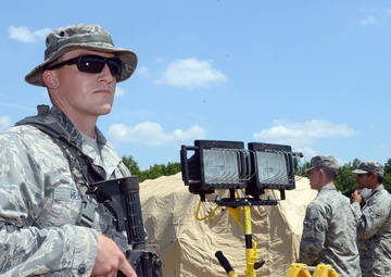 Team Robins heads east, assists Guard with F-16 crash efforts