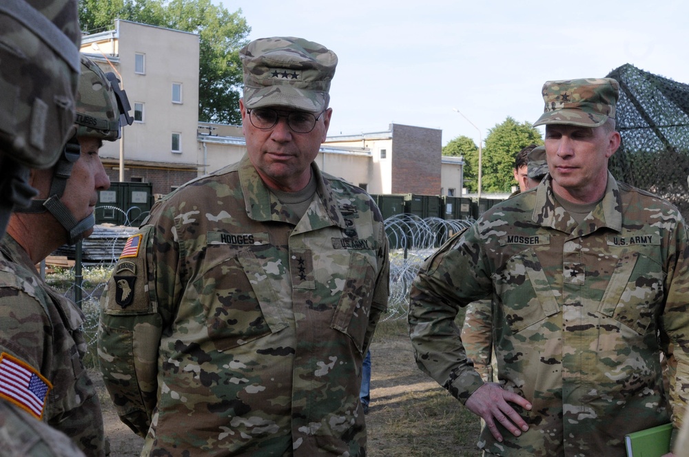 LTG Hodges visits 30th Med Co