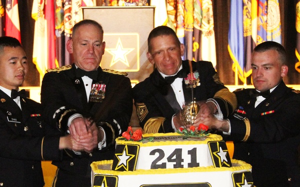 ESPN Anchor Kenny Mayne talks leadership at I Corps Army Birthday Ball